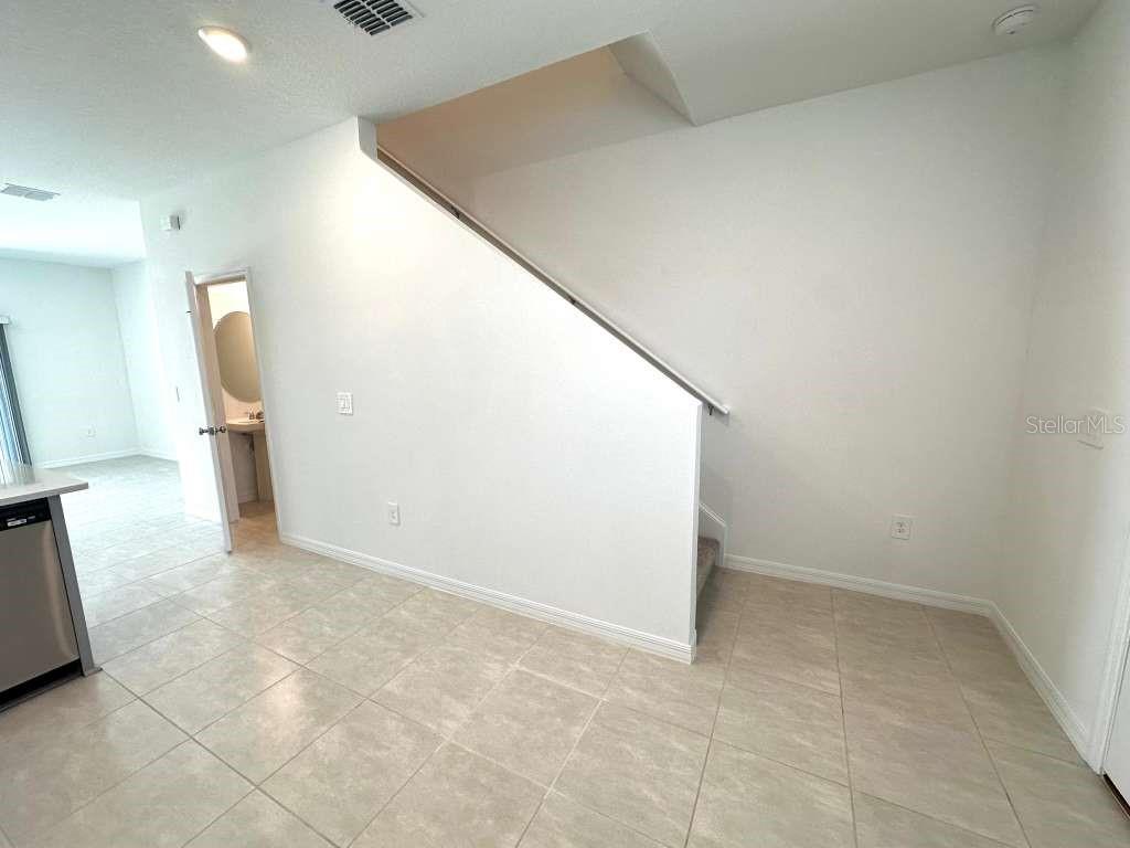 THE TOWNHOMES AT WESTVIEW - Residential Lease