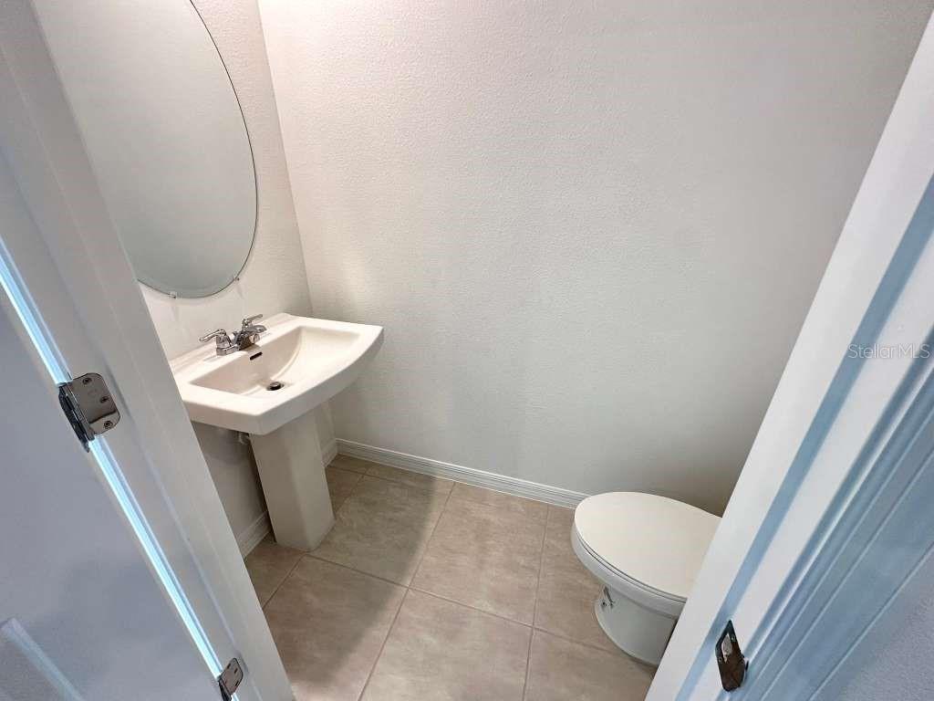 THE TOWNHOMES AT WESTVIEW - Residential Lease