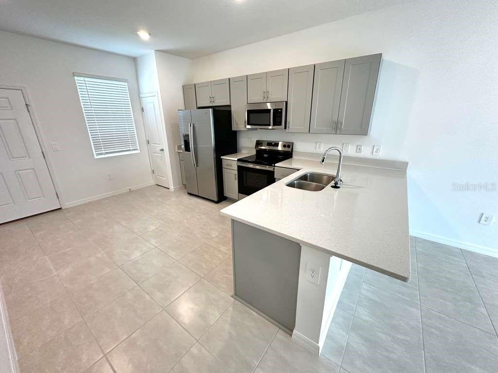 THE TOWNHOMES AT WESTVIEW - Residential Lease