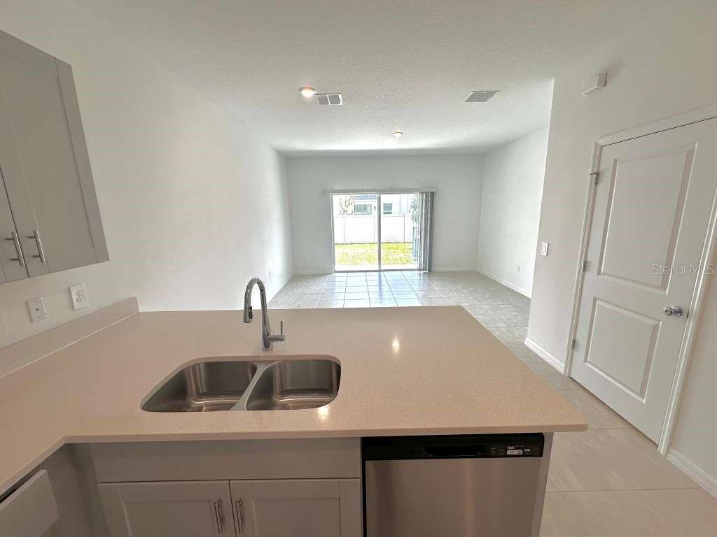 THE TOWNHOMES AT WESTVIEW - Residential Lease