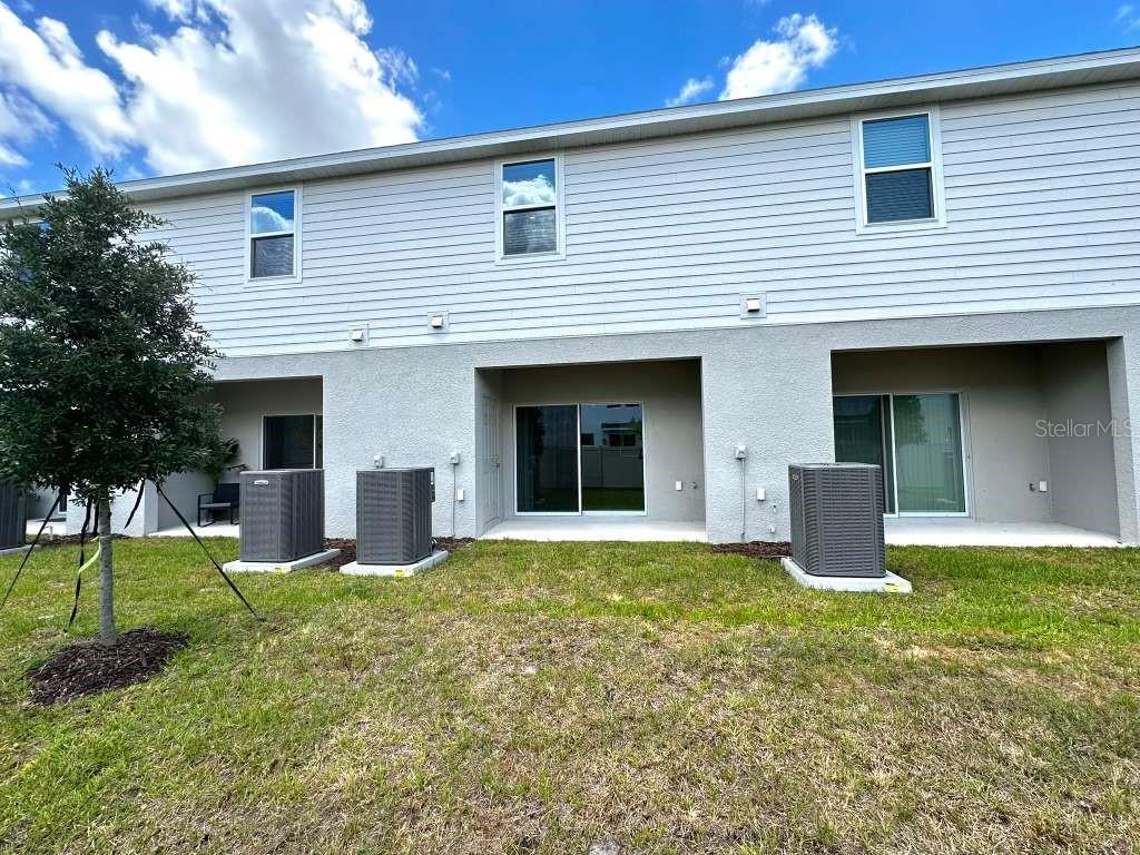THE TOWNHOMES AT WESTVIEW - Residential Lease