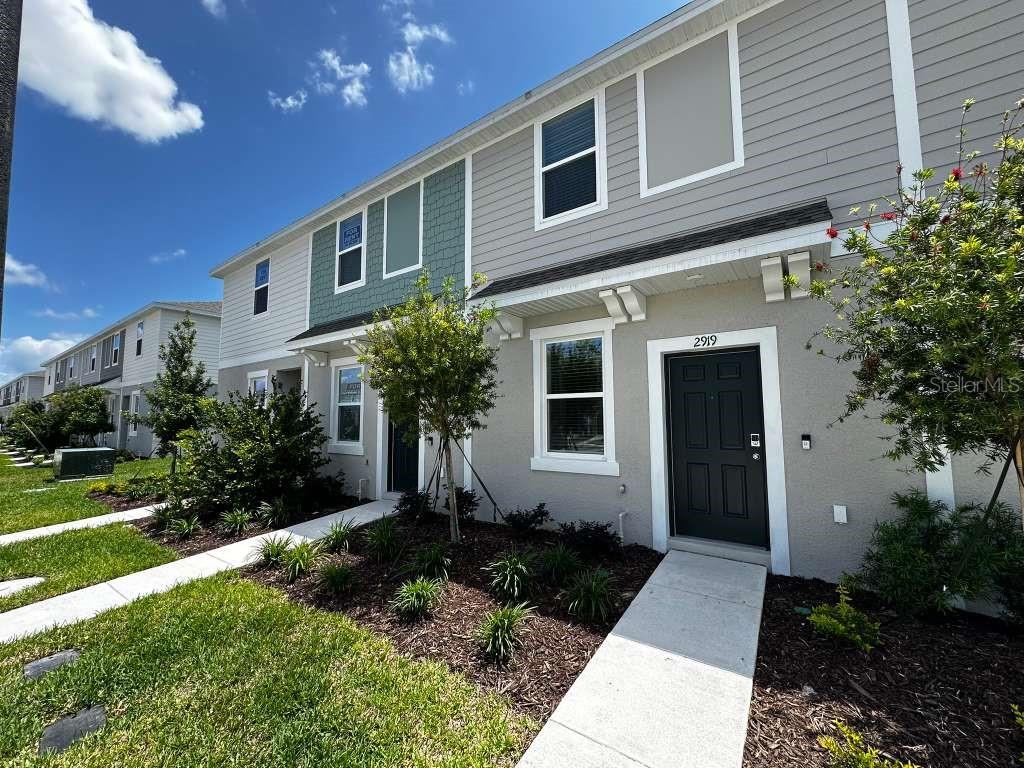 THE TOWNHOMES AT WESTVIEW - Residential Lease