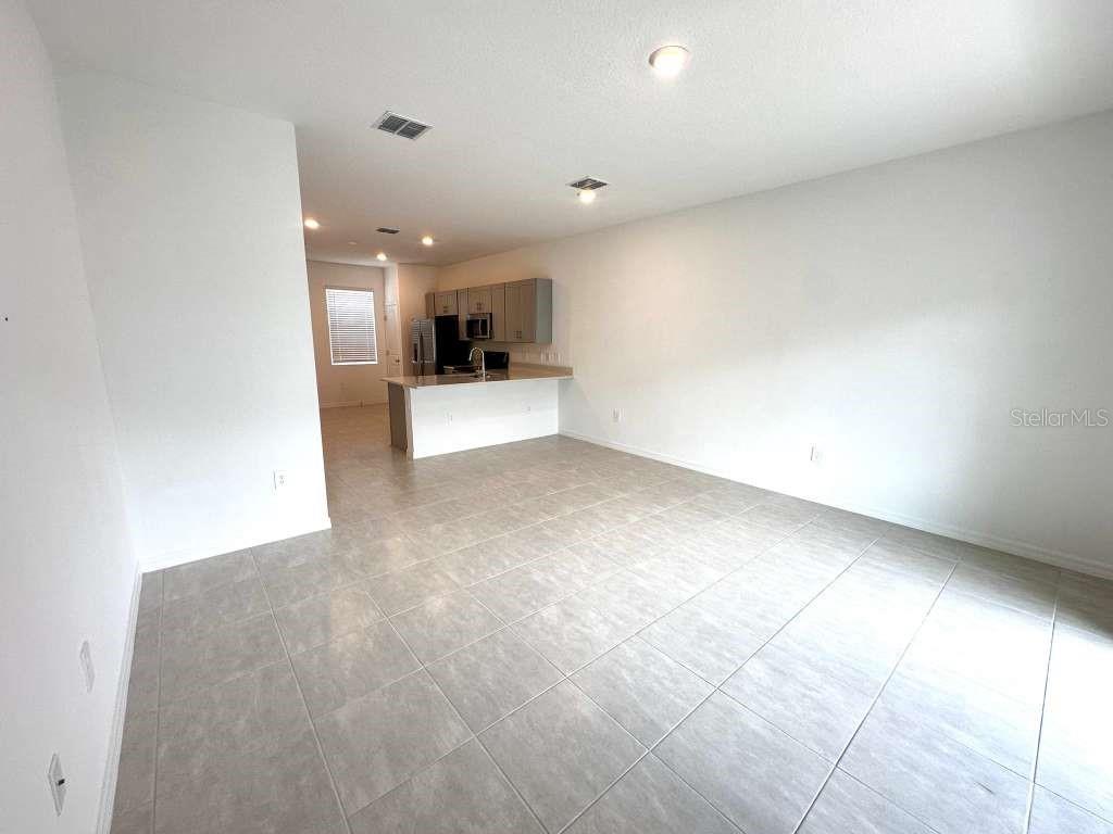 THE TOWNHOMES AT WESTVIEW - Residential Lease