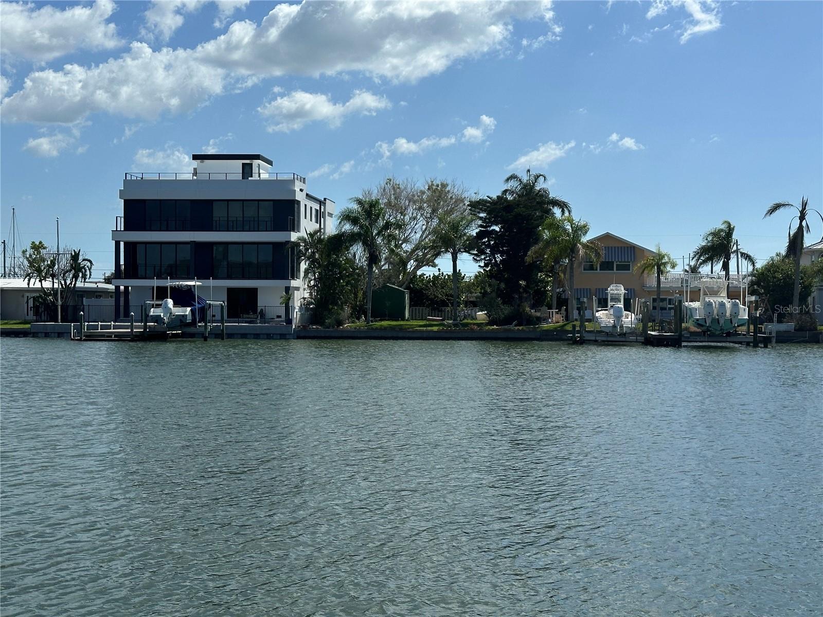 HIDDEN HARBOUR - Residential Lease