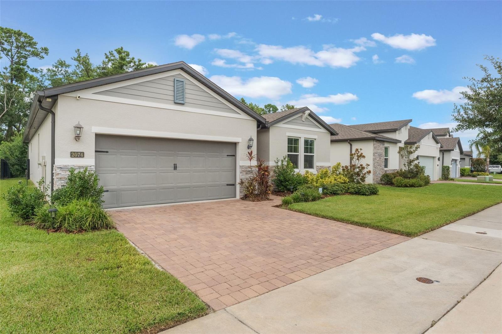 2074 LAURELWOOD WAY