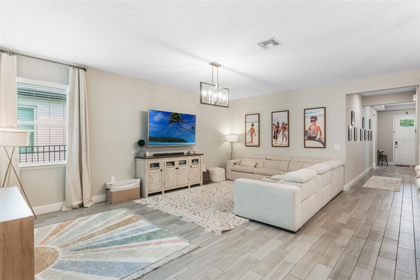2074 LAURELWOOD WAY