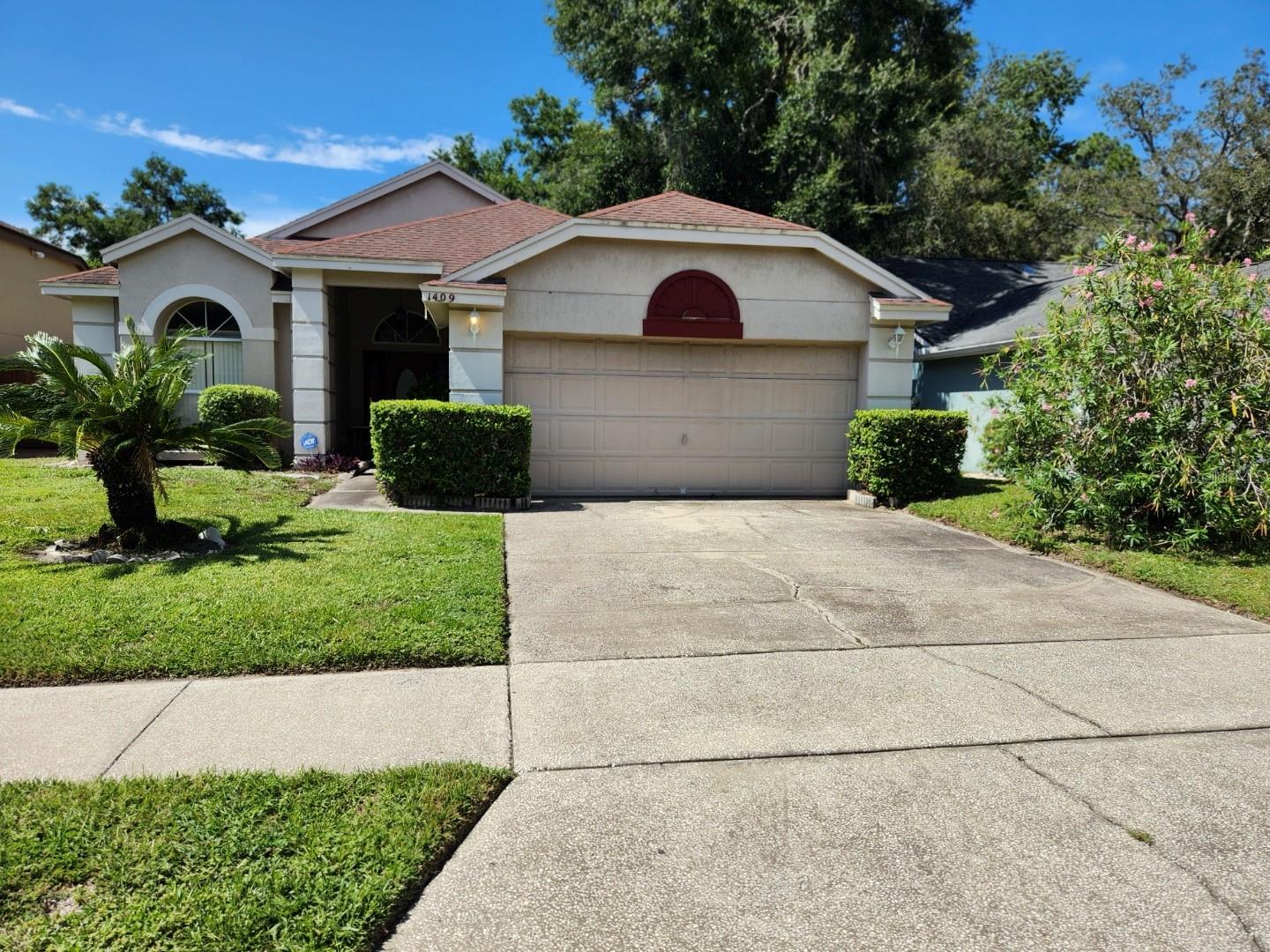 First time on the market! Three bedrooms, two bathrooms in the established Woodfield Oaks community along the Lakeville Road corridor in Apopka. Quick acess to all major roads in Central Florida. Close proximity to quality dining, shopping, medical, entertainment as well as a short distasnce to Wekiva Springs State Park. Attractive landscaping and a screened lanai provide attactive curb appeal and an outside retreat. The Cathederal Ceilings provide a sense that you are in a much larger home. This opportunity is at a stage where you can update and decorate according to your vision. Contact your agent to see it today!