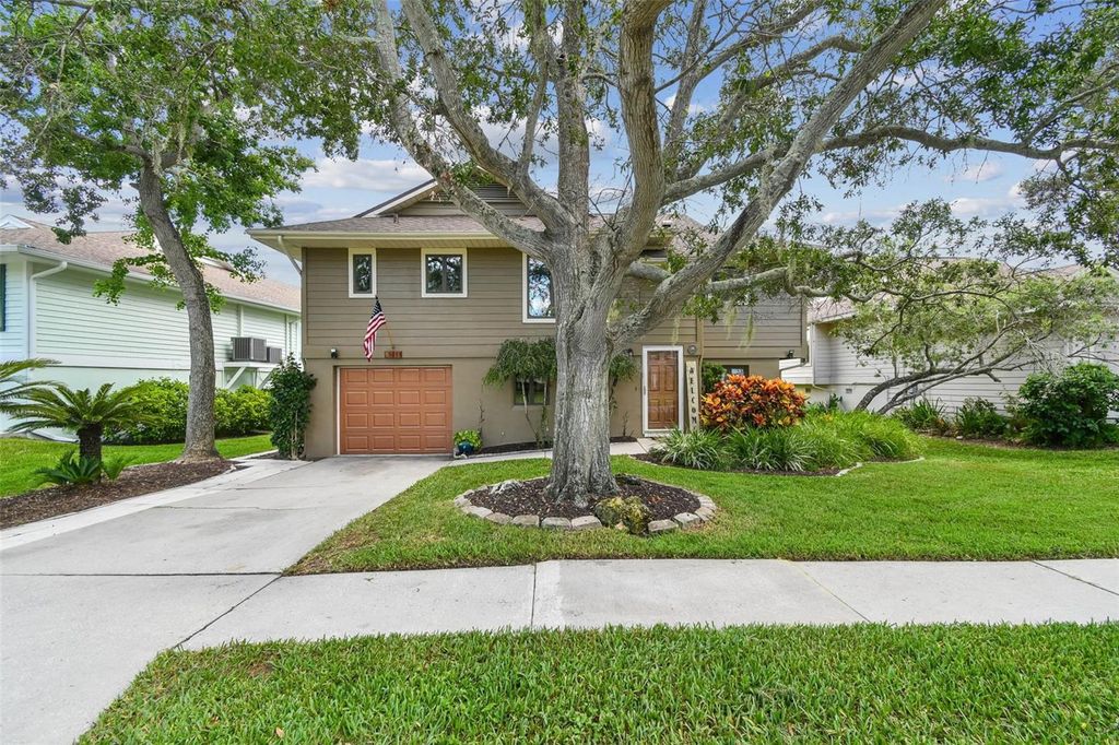 Photo of 1011 S Pointe Alexis Drive, Tarpon Springs, FL 34689 (MLS # TB8420782)