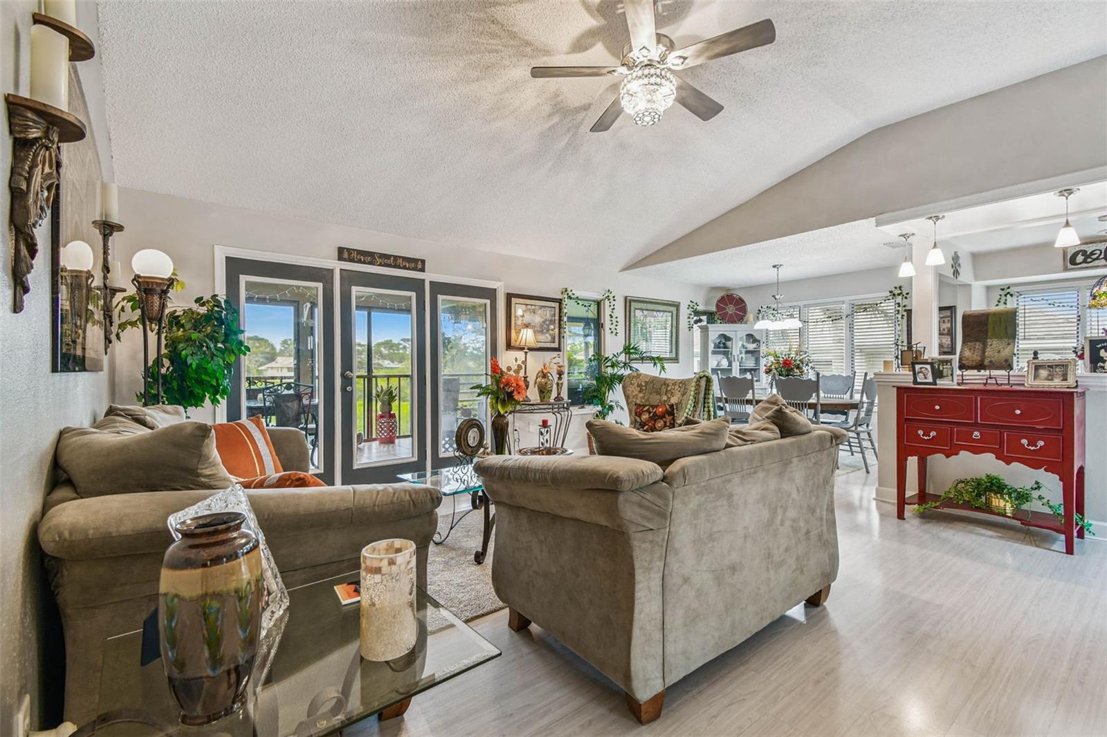 POINTE ALEXIS SOUTH - Residential