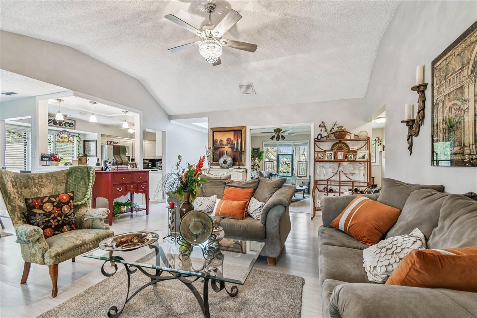 POINTE ALEXIS SOUTH - Residential