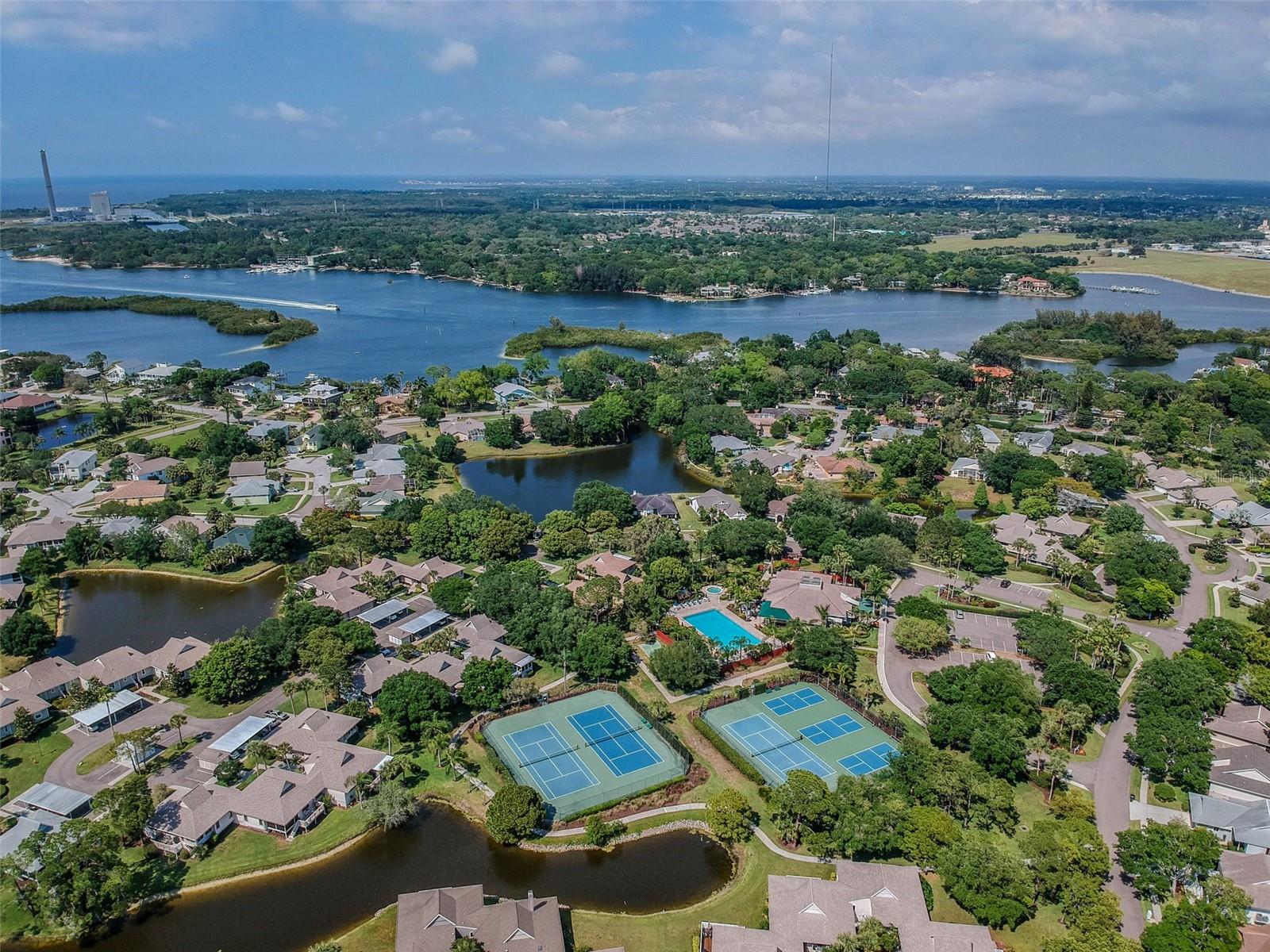 POINTE ALEXIS SOUTH - Residential