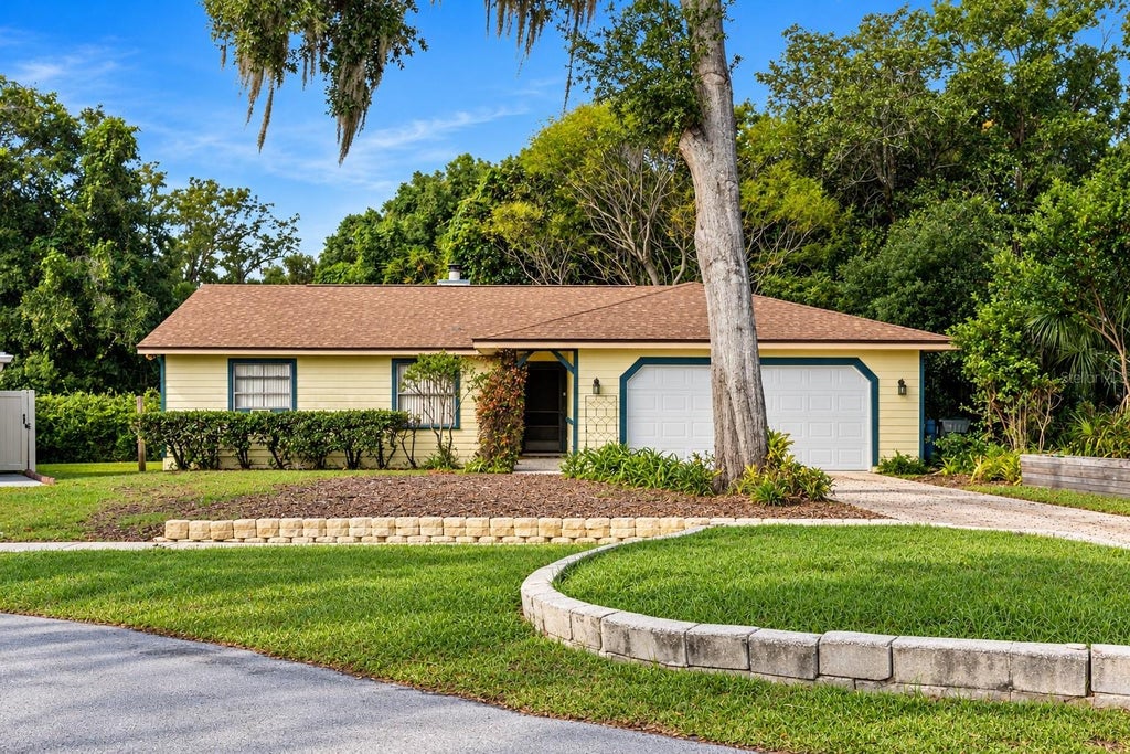 Photo of 283 W Celery Circle, Oviedo, FL 32765 (MLS # O6450990)