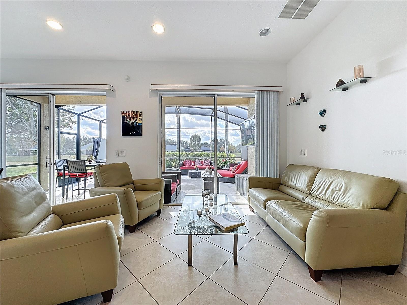 CASCADES OF GROVELAND (TRILOGY) - Residential