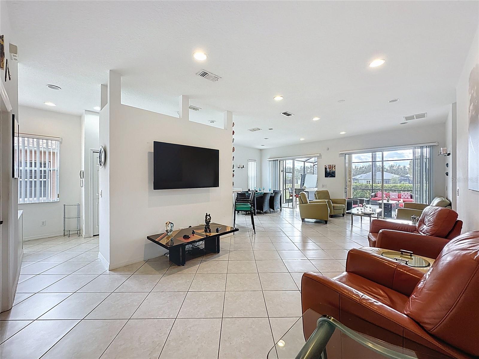 CASCADES OF GROVELAND (TRILOGY) - Residential