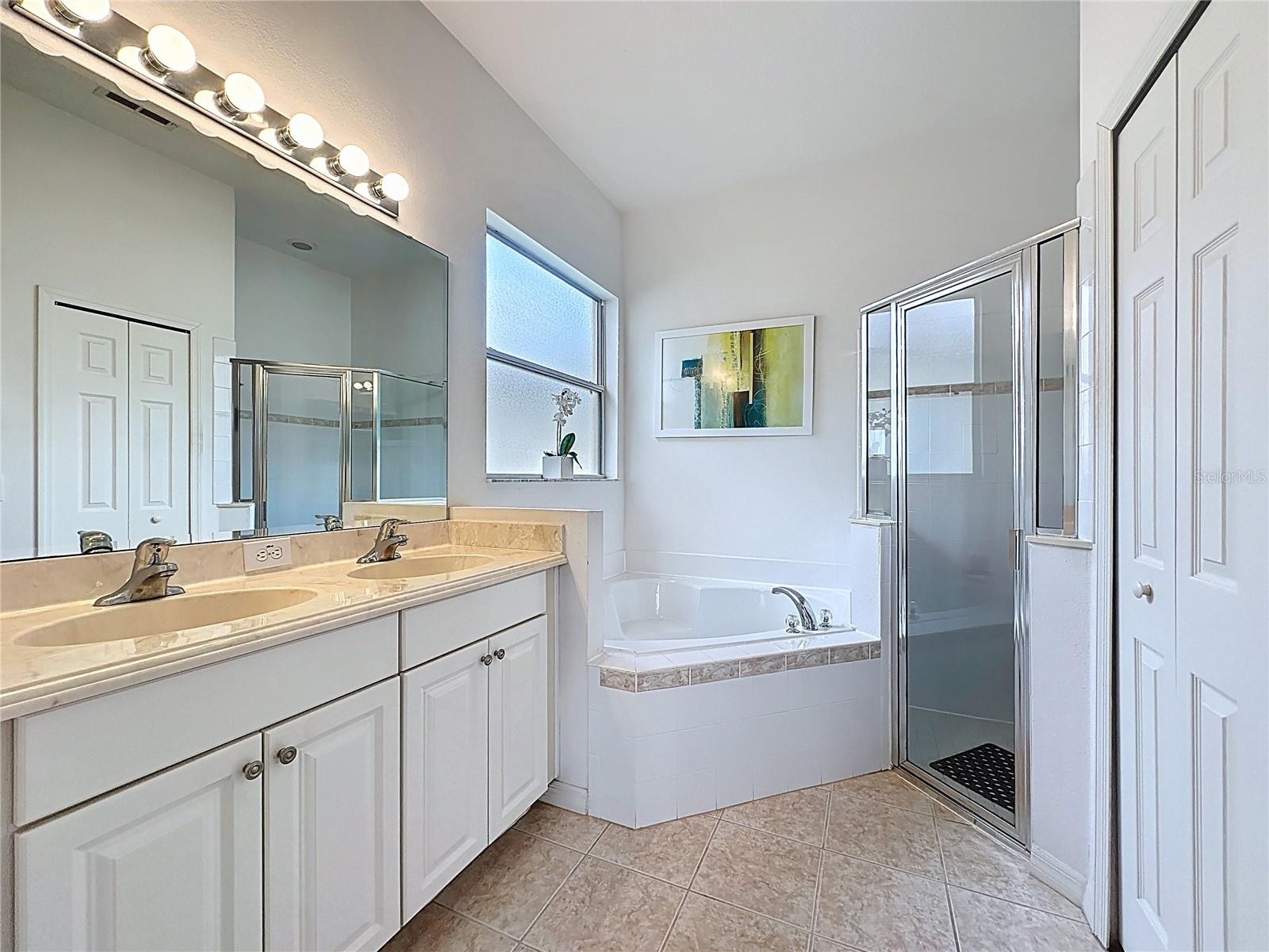 CASCADES OF GROVELAND (TRILOGY) - Residential