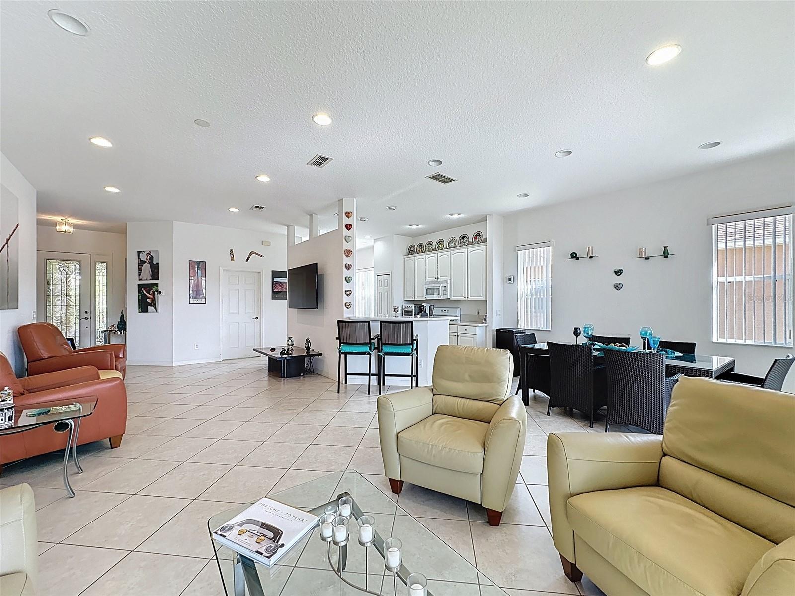 CASCADES OF GROVELAND (TRILOGY) - Residential