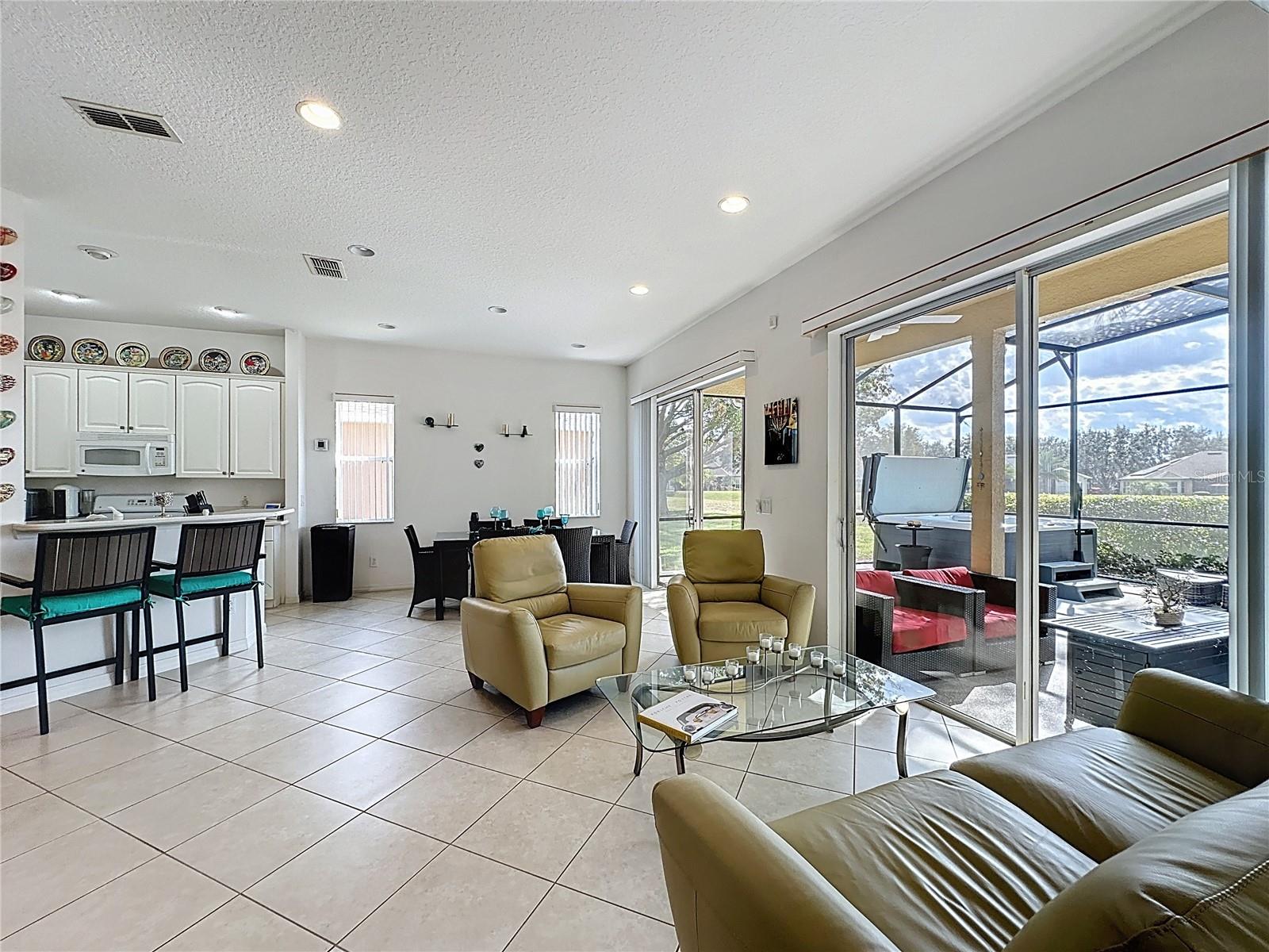 CASCADES OF GROVELAND (TRILOGY) - Residential