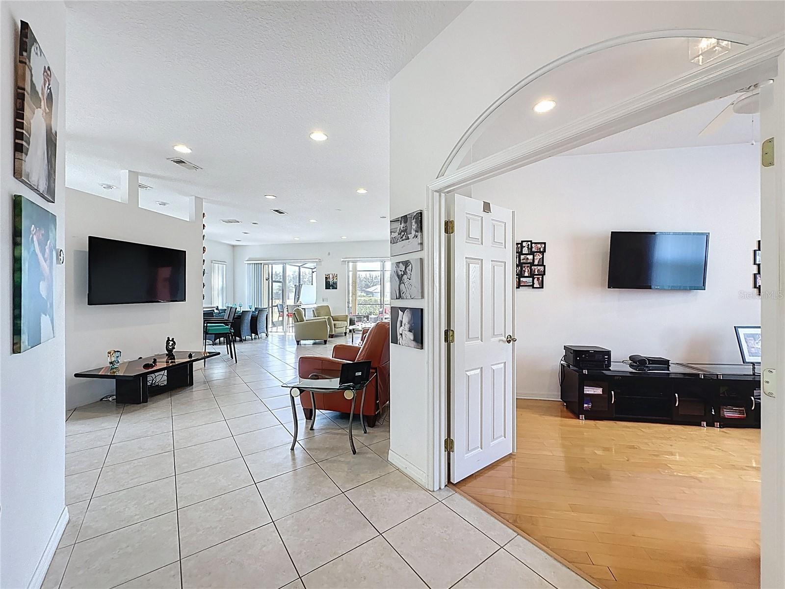 CASCADES OF GROVELAND (TRILOGY) - Residential