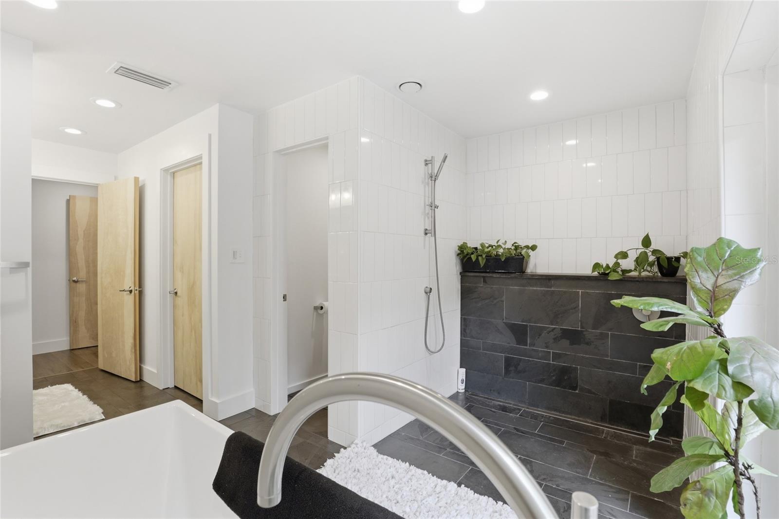 HILLSIDE - Residential