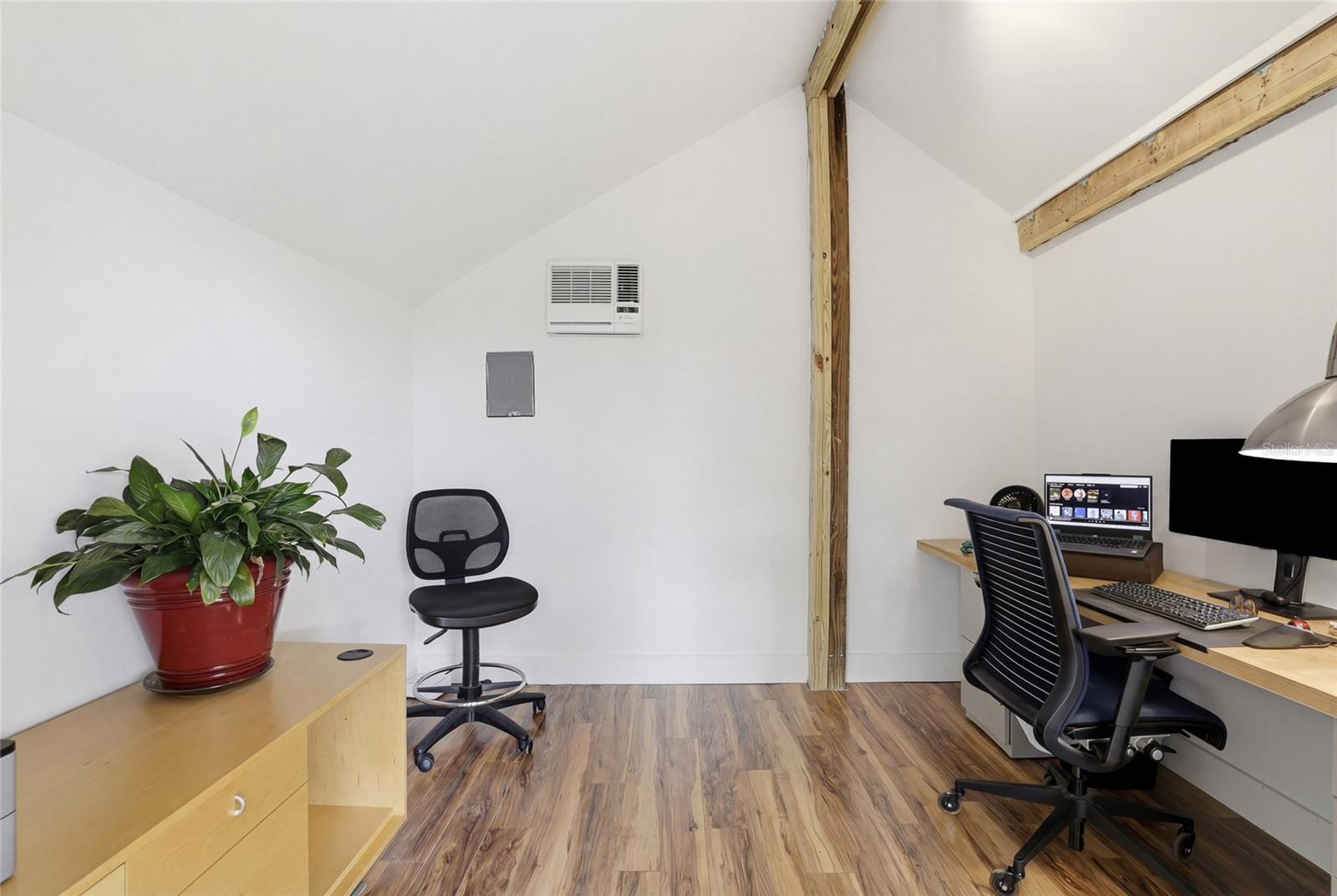 HILLSIDE - Residential