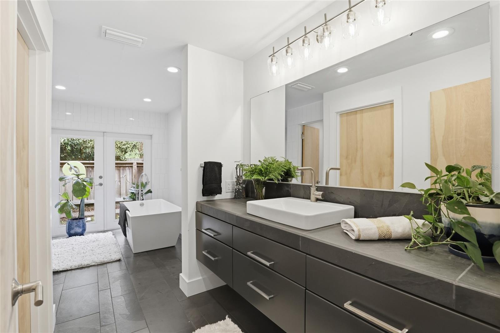 HILLSIDE - Residential