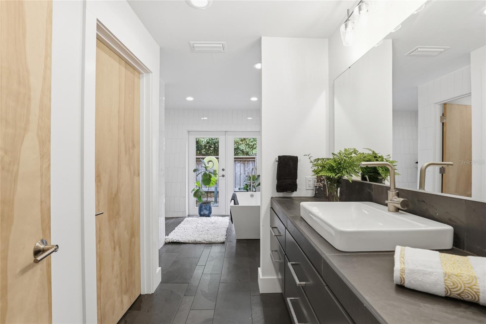 HILLSIDE - Residential