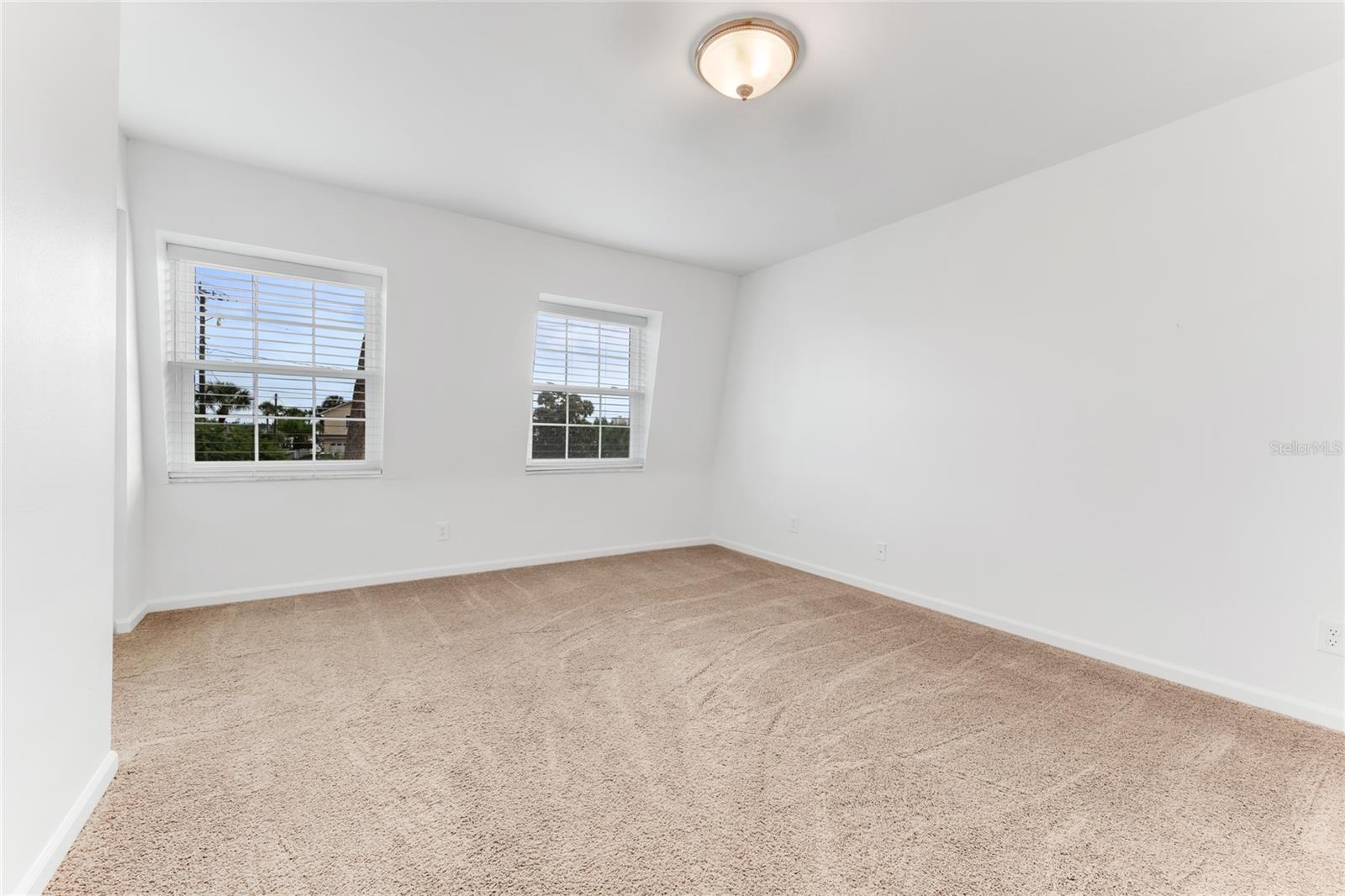 COLONIAL TWNHS CONDO APT PH 01 - Residential