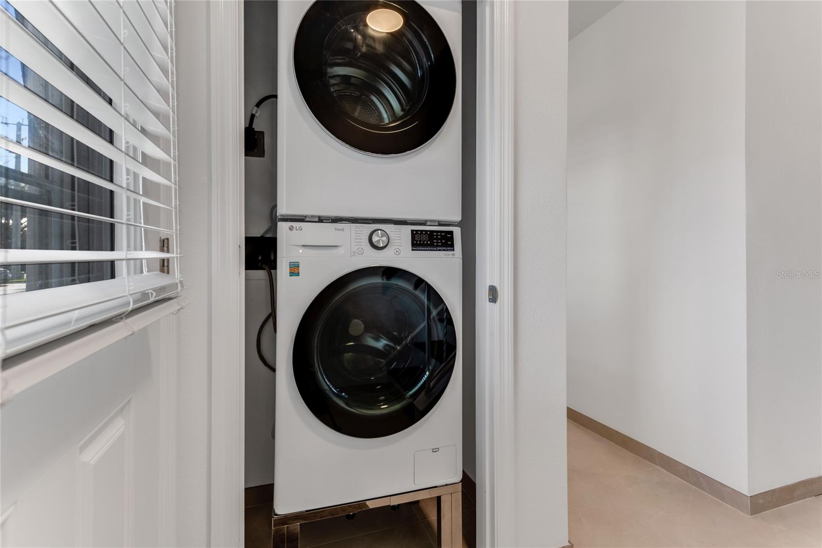 COLONIAL TWNHS CONDO APT PH 01 - Residential