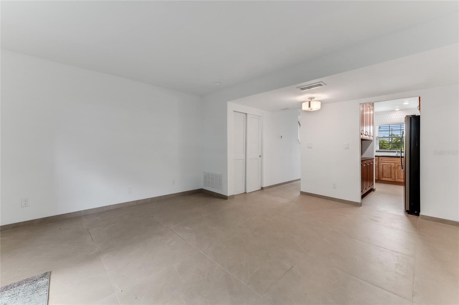 COLONIAL TWNHS CONDO APT PH 01 - Residential