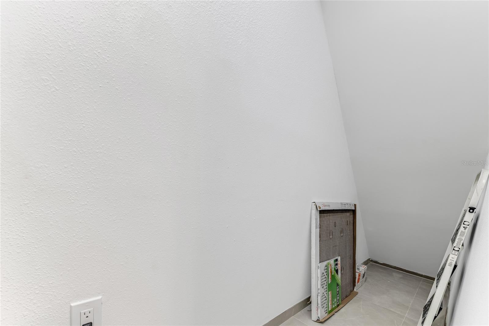 COLONIAL TWNHS CONDO APT PH 01 - Residential