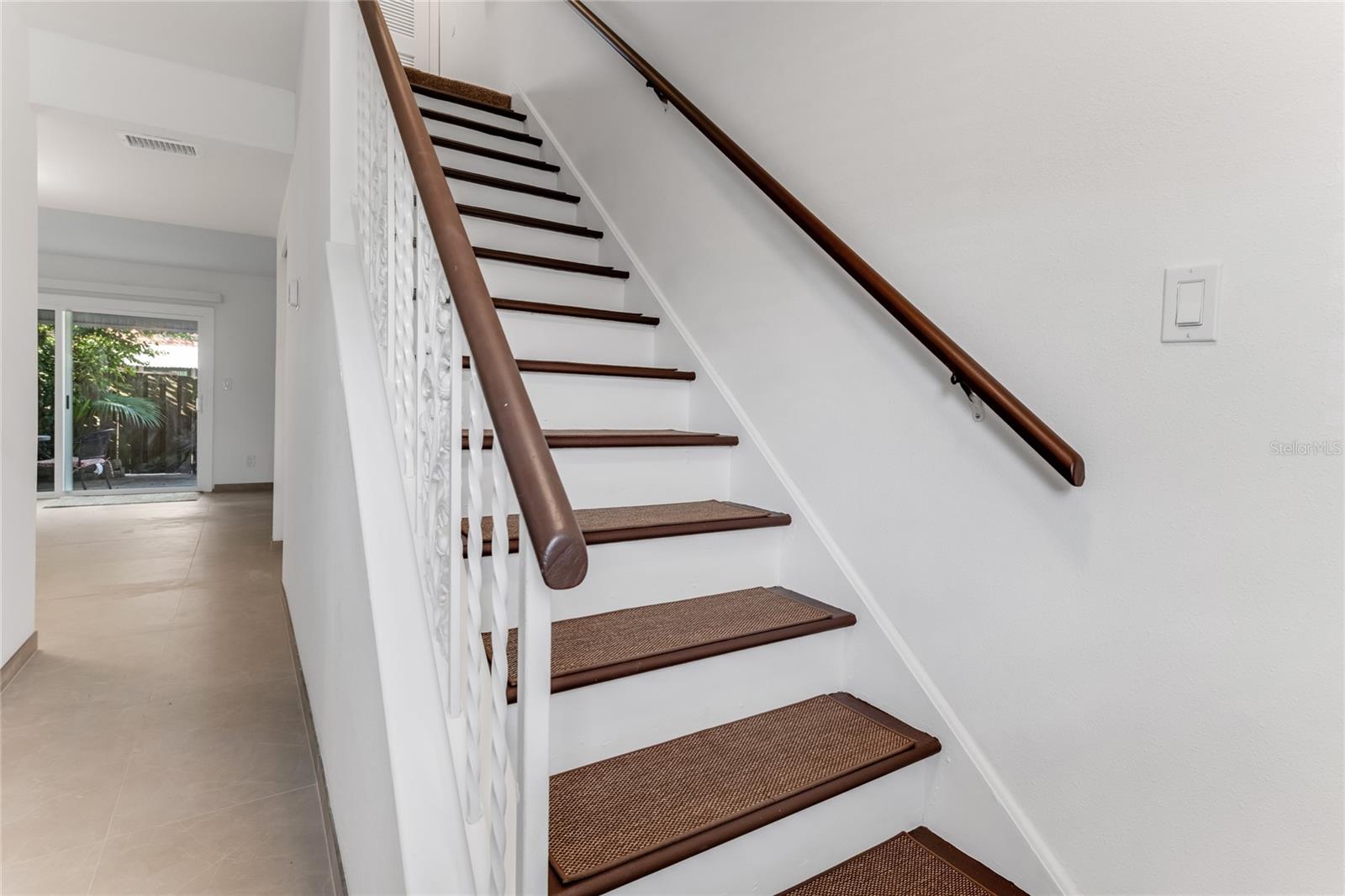 COLONIAL TWNHS CONDO APT PH 01 - Residential