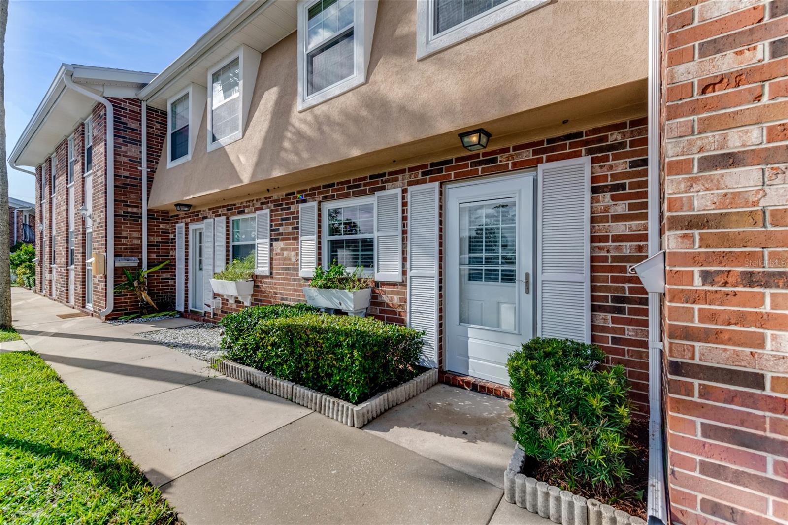 COLONIAL TWNHS CONDO APT PH 01 - Residential