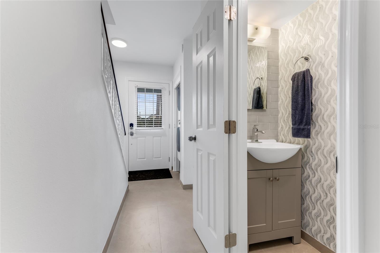 COLONIAL TWNHS CONDO APT PH 01 - Residential