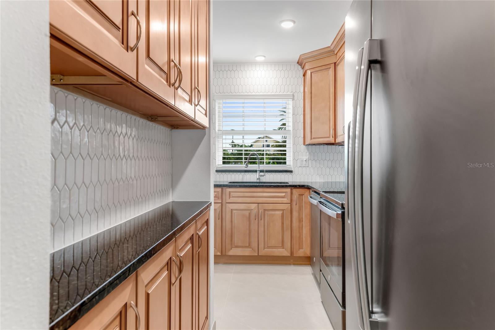 COLONIAL TWNHS CONDO APT PH 01 - Residential