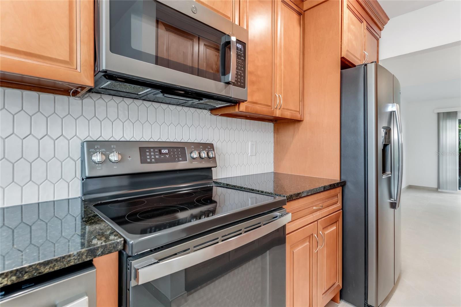 COLONIAL TWNHS CONDO APT PH 01 - Residential