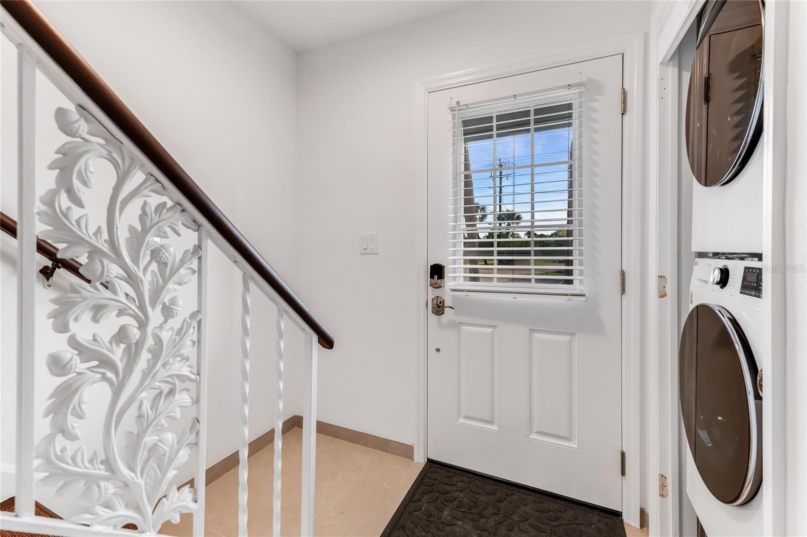 COLONIAL TWNHS CONDO APT PH 01 - Residential