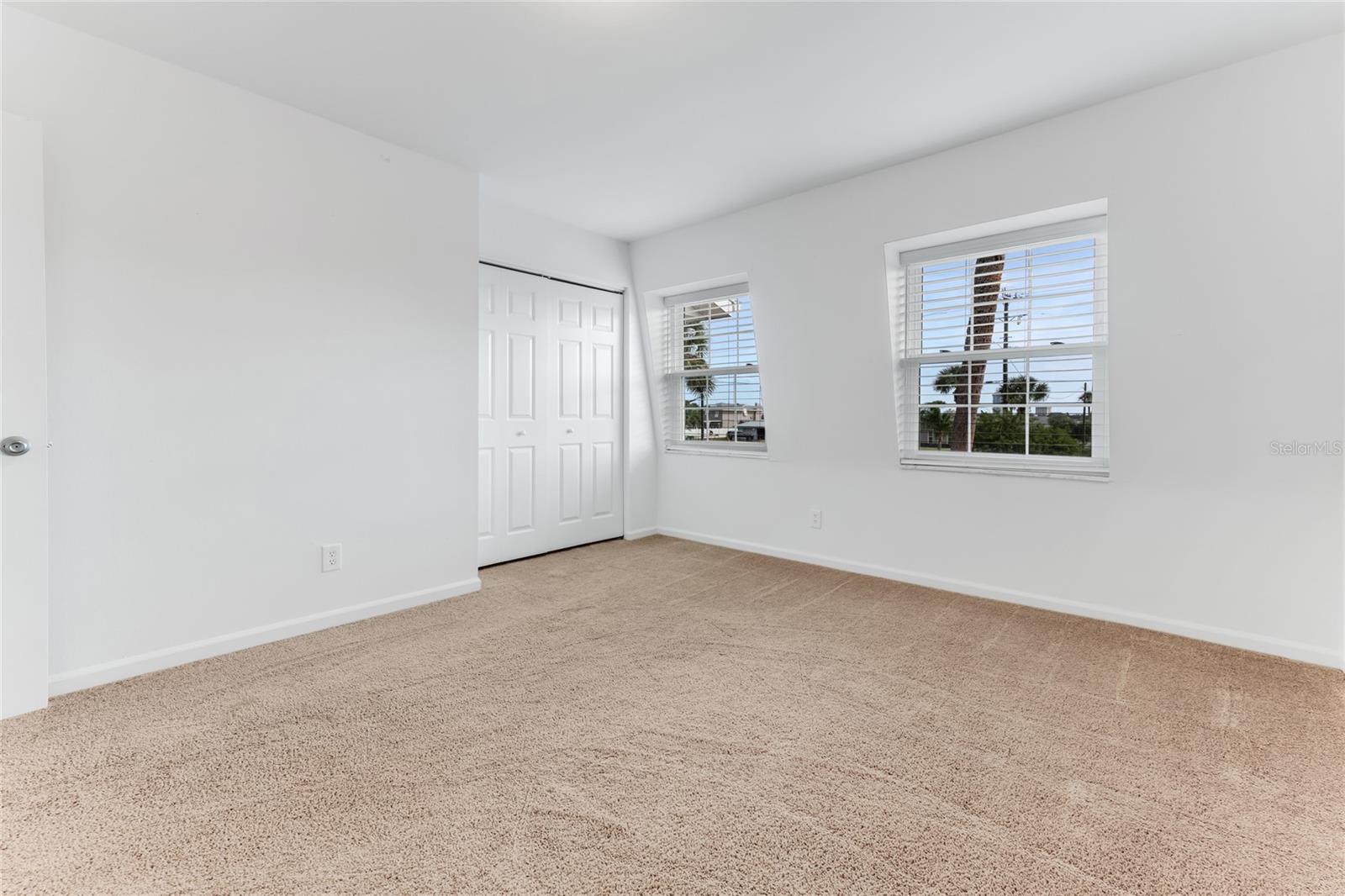 COLONIAL TWNHS CONDO APT PH 01 - Residential