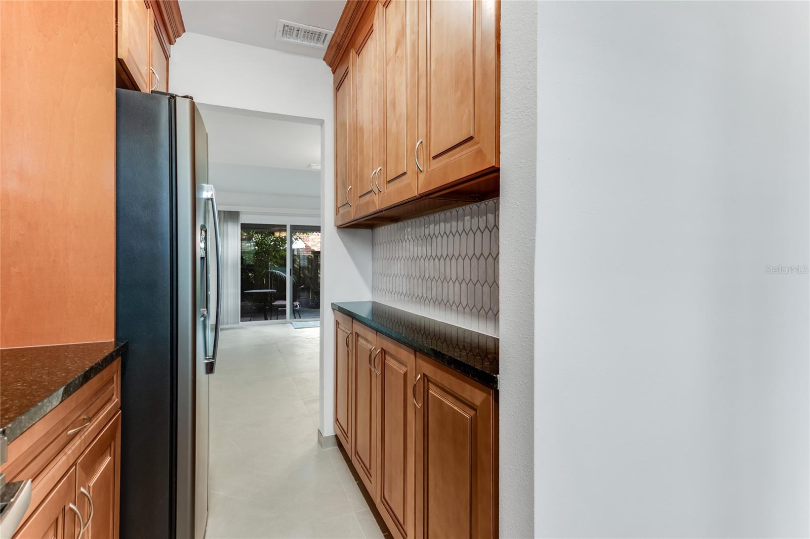 COLONIAL TWNHS CONDO APT PH 01 - Residential