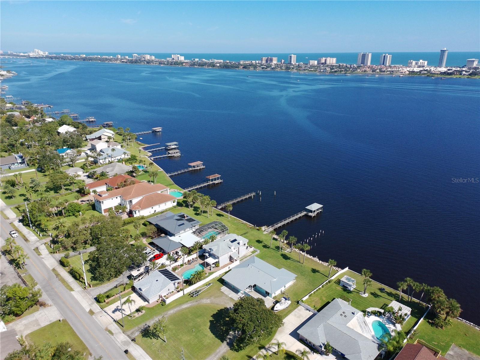 COLONIAL TWNHS CONDO APT PH 01 - Residential