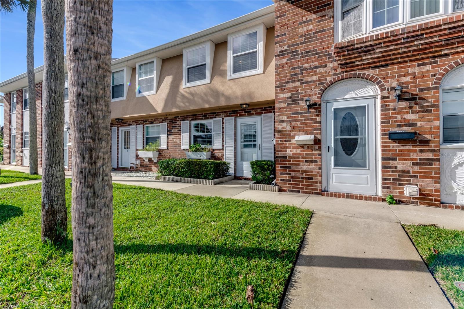 COLONIAL TWNHS CONDO APT PH 01 - Residential