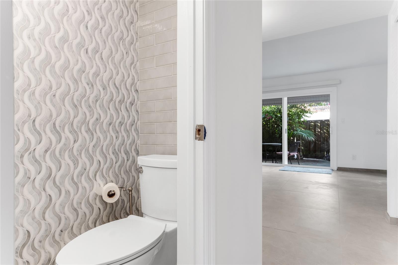 COLONIAL TWNHS CONDO APT PH 01 - Residential