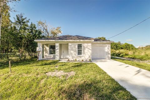 Photo of 2728 Golfview Street, Lakeland, FL 33801 (MLS # TB8441229)