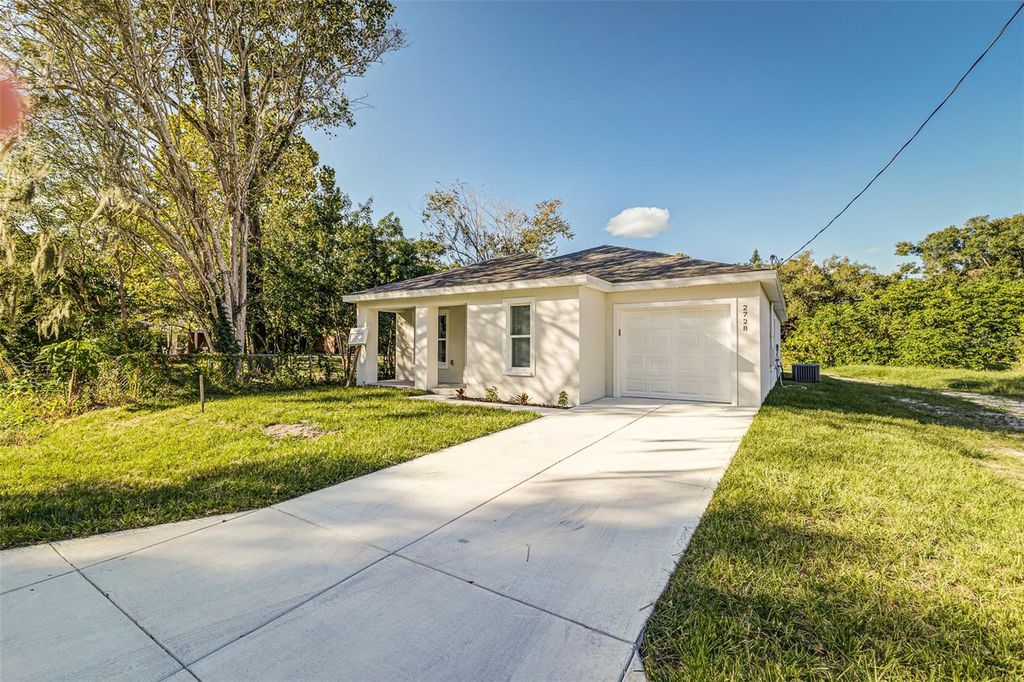 Photo of 2728 Golfview Street, Lakeland, FL 33801 (MLS # TB8441229)