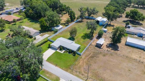 A home in LAKELAND