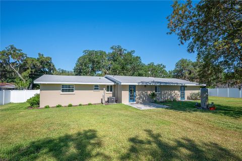 A home in LAKELAND