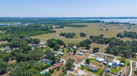 A home in LAKELAND