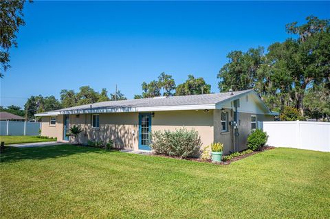 A home in LAKELAND