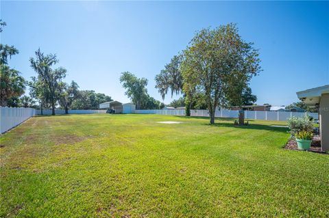 A home in LAKELAND