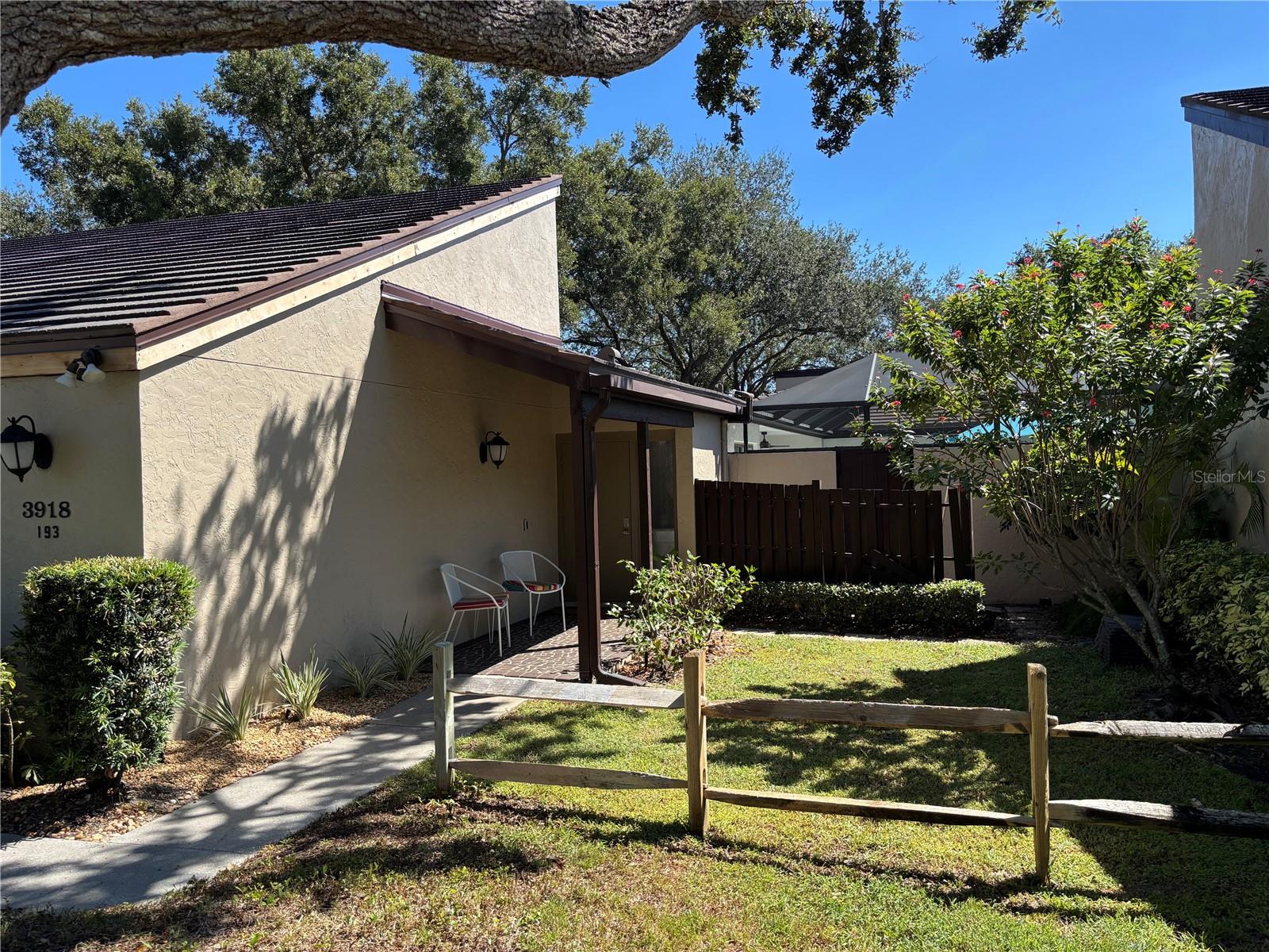 3918 GLEN OAKS MANOR DRIVE