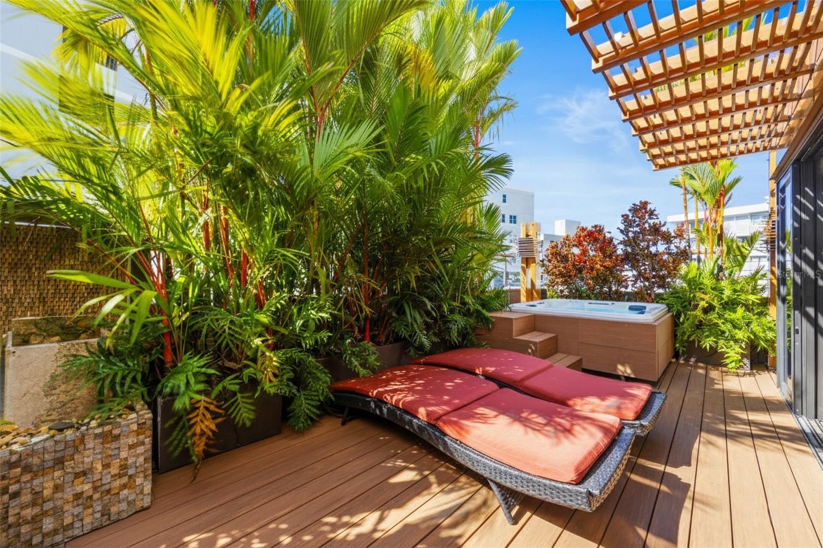 ROMAN MANSIONS - Residential